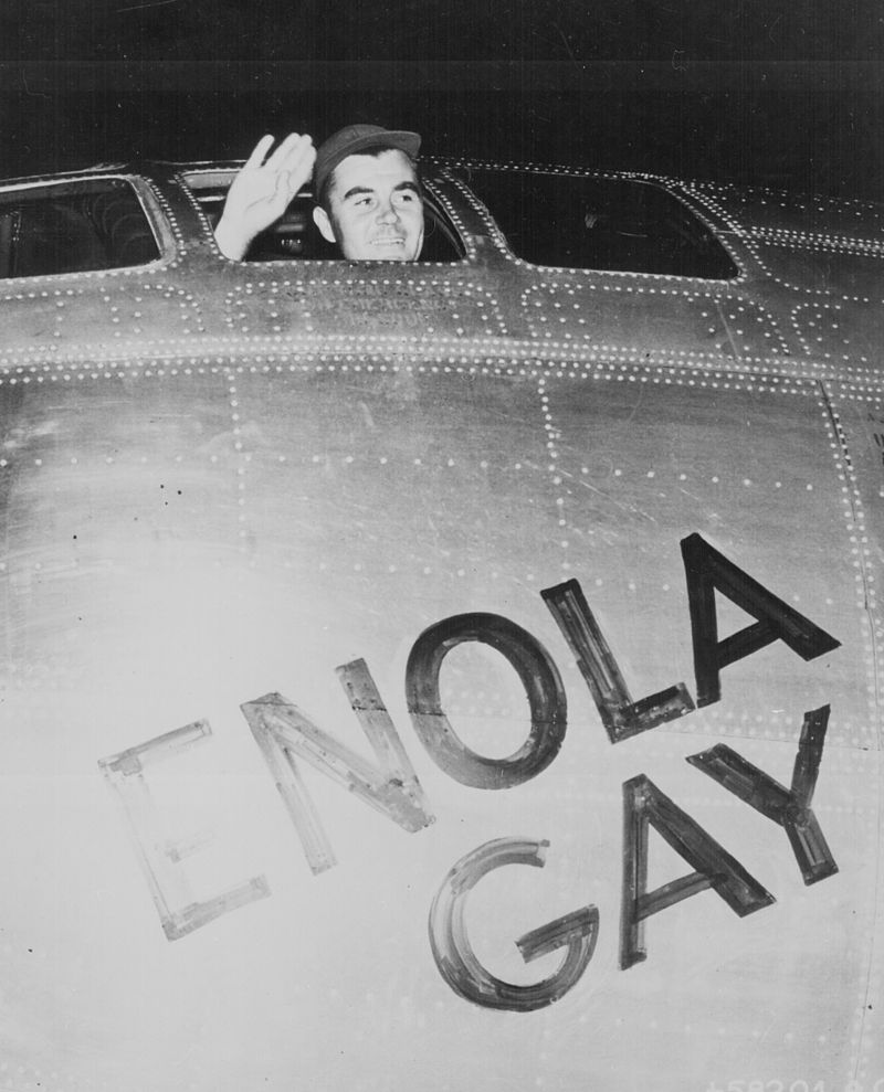 El coronel Tibbets a bordo del «Enola Gay» antes de bombardear Hiroshima.